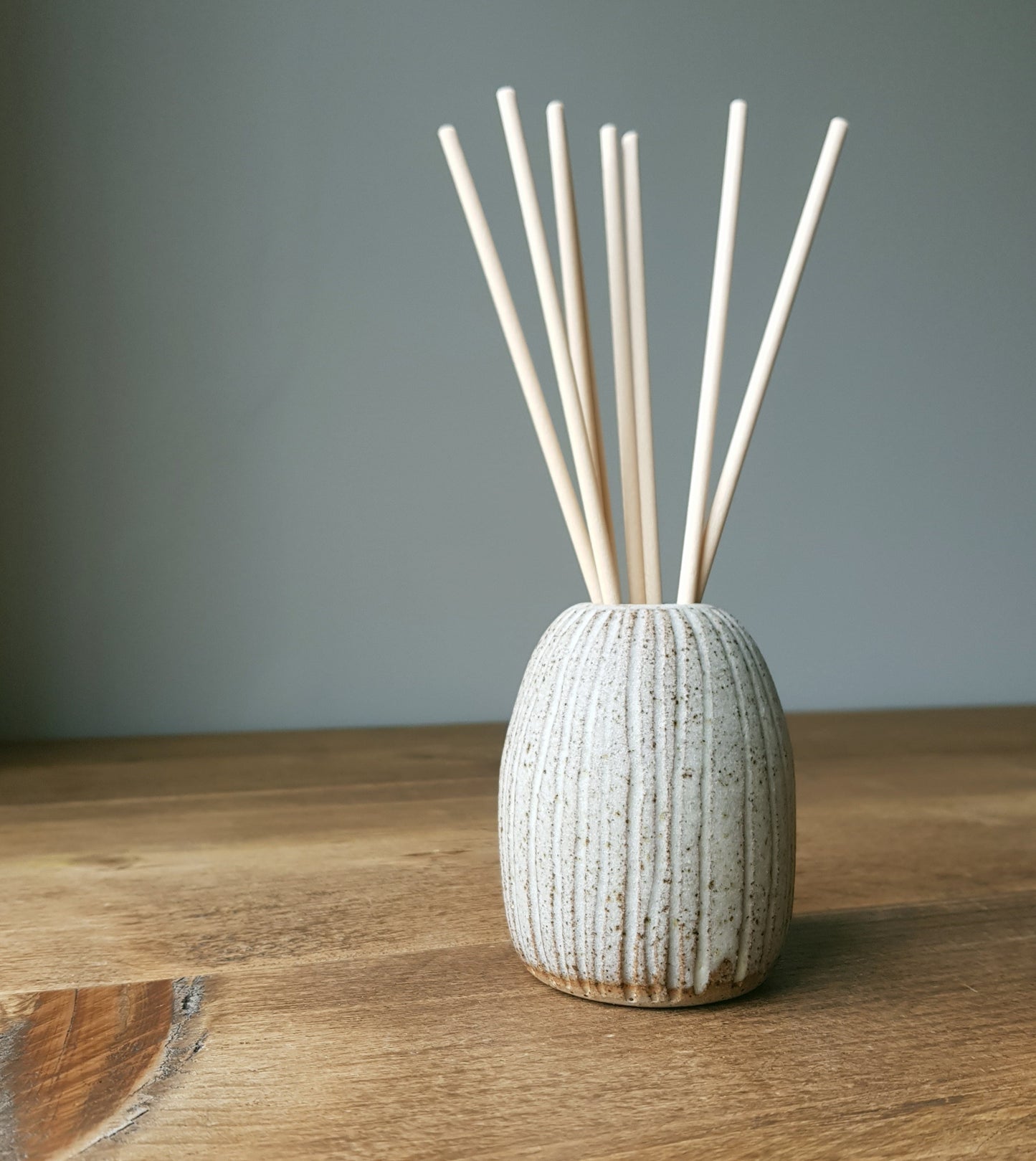 TOASTED OATMEAL diffuser pot with reeds