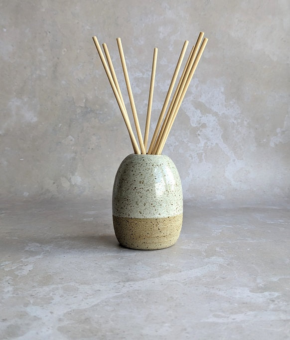 TUNDRA diffuser pot with reeds