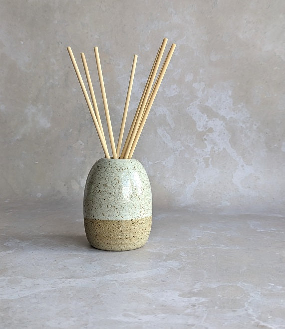 TUNDRA diffuser pot with reeds