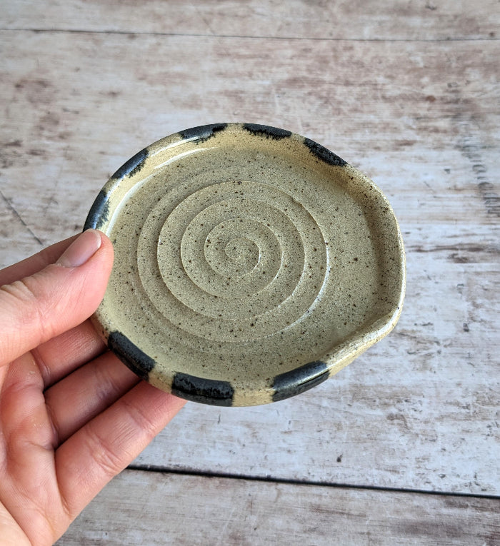 LIQUORICE mini spoon rest