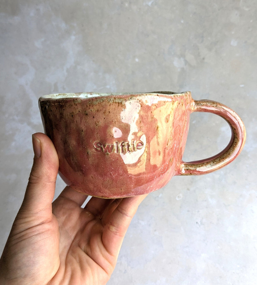 SWIFTIE pinch mug in hot pink