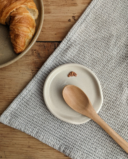 CROISSANT mini stoneware spoon rest in 'vanilla bean'